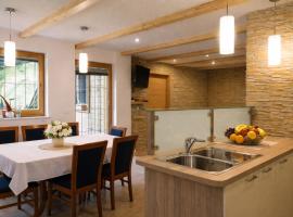 Hiša Lunna - Apartments in a Forest Paradise, hotel i Vitanje