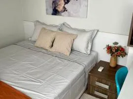 Villa Serena Garden - Quarto Cama Queen - Banheiro Compartilhado