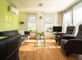 Chalet op vakantiepark in Baarland 704