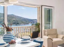 Seaview Apartment with Free Garage Parking 2 min to Beach Zaton near Dubrovnik