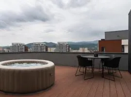 Skylark - Tokyo Penthouse with Jacuzzi, Movie Theater & Panoramic View