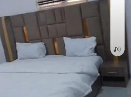 3 bedroom Service apartment, hotel v destinácii Adeleye