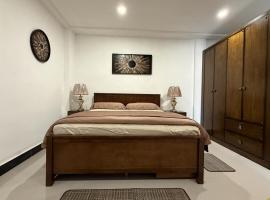 Viesnīca Luxury Duplex & Deluxe Rooms in Dili City, Timor-Leste pilsētā Dili