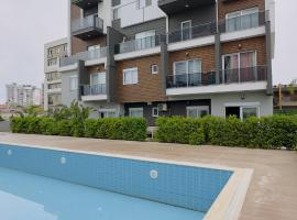 Airport 1km, Swimming Pool, Kitchen House, hotel a Aksu