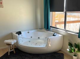 Villa Uma con Idromassaggio Privato, Hotel in San Nicandro Garganico