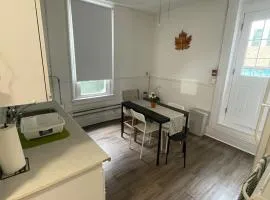 Cosy Room Yonge Dundas Square-Fast Wi-Fi and Self Check In