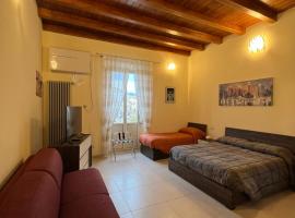 IN CENTRO Rooms and Apartments, hotel di Isola del Liri