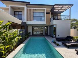 AURA STAY-Luxury Private Pool Villa near Kad Farang, Hotel in Chiang Mai