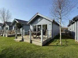 Puffin Lodge - Part of the The Bay Filey Holiday Village with pool, gym and direct beach access, pub, restaurant, tennis and meadows walks