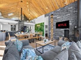 The Oaks Barn - A Countryside Luxury Rural Escape with Hot tub & Fire Pit! Tranquil Group Retreat - Sleeps 8, Pet Friendly & Off road Parking - By Blue Puffin Stays, Hotel in Southampton