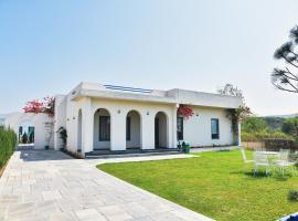 Ecotown Resort 3BHK Private Pool Villa, ξενοδοχείο στη Τζαϊπούρ