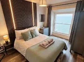 two bed Seafront apartment - sea views