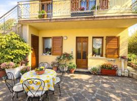 Casa Rosalia cozy holiday apartment by Gardadomsumea, Hotel in Pieve
