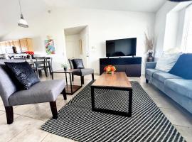 Cozy 3 Bedrooms Town home in Chandler with community pool, Hotel in Chandler