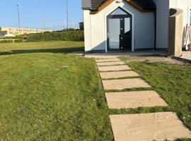 Dingle Lispole Garden Suite 6, Hotel in Lispole