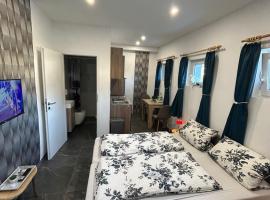 Privates Studio mit Parkplatz NAC, hotell i Euskirchen