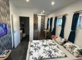 Privates Studio mit Parkplatz NAC