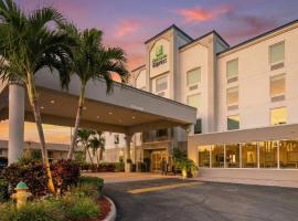 Holiday Inn Express Hotel & Suites Cocoa Beach by IHG, viešbutis mieste Kokou Bičas