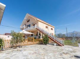 Guesthouse 3 Diamonds, hotel din Omarë