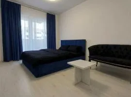 85th Pool View Studio