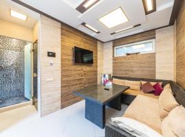 Будинок з басейном та сауною Нивки, Hotel in Kiew
