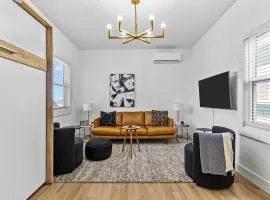 Gower Flat 2 Bed AC with Patio, Signal Hill View