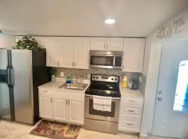 La Dolce Vita! Only 5 minutes from the beach in Car