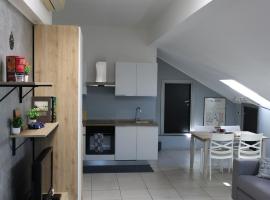 Mansarda in centro a Bollate con vista su Milano, hotel din Bollate