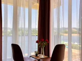 Hedonic Srebrno jezero