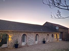 Gites de la Vergne, hotel a Adriers
