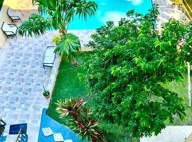 The Palms of Mobay 1 - 3 bedroom with Private Pool and Jacuzzi near Montego Bay Airport and Beach Strip, hotell Montego Bay's