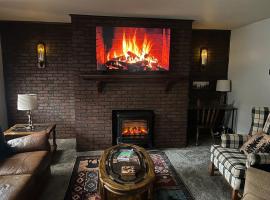 Hidden Cabin Vibes Cozy Fireplace Retreat, hotell i McMechen