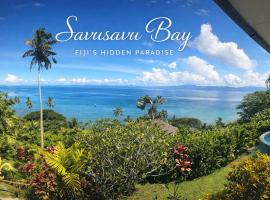 Luxury Ocean View Villa, Savusavu Bay, Blue Bayou Bure with Starlink, Hotel in Savusavu