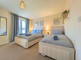 Spacious 4BR Home Near Central Liverpool Parking