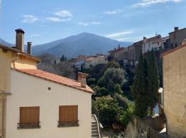Mountain View - 3-Bedroom, Air-Conditioned Village House in Sorède, Hotel in Sorède