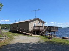Lakeside Lodge- Newly Renovated Cabin on Black Lake, Hotel in Hammond