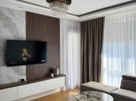 Moderan 80m2 apartman - 2 kupatila - terasa - blizu centra i plaze