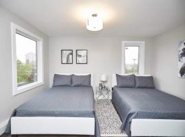 Clifton Hill Hideaway 3A - Two Bedroom Condo, hotel di Niagara Falls
