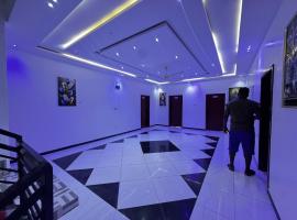 Skotland Inn Hotel, hotel em Aflao