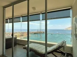 Departamento con hermosa vista al mar en primera línea al Puerto de Iquique