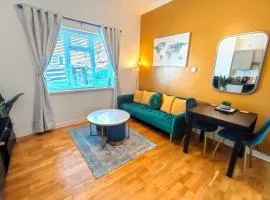 Chic 2 Bedroom Apartment-Town Centre-Free Parking