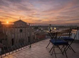 Attico elegante con terrazza panoramica, in centro