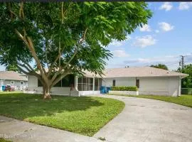 Spacious & well maintained house in sunny Palm Bay