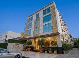 Hotel Grand Suites Near Delhi Aerocity - A Unit of D'Capitol with Airport Drop