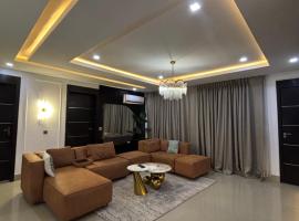 Urban Quest Shortlets Emerald Suite Luxury 2 Bedroom Apartment Lekki, Hotel in Araromi