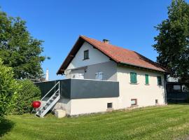 Gite Les Hirondelles, hotelli kohteessa Langatte