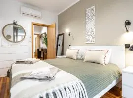 Cozy 3BR Near Av Liberdade Sleeps 8 Patio