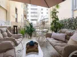 Cozy 3BR Near Av Liberdade Sleeps 8 Patio