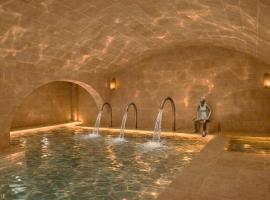 LLONGA'S Collection Born Suites & Spa، فندق في ثيوداديلا