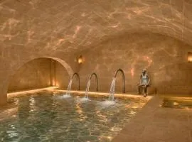 LLONGA'S Collection Born Suites & Spa